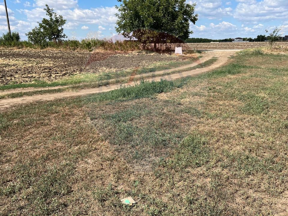 De vanzare teren intravilan 4000 mp, deschidere 150 m Fundulea