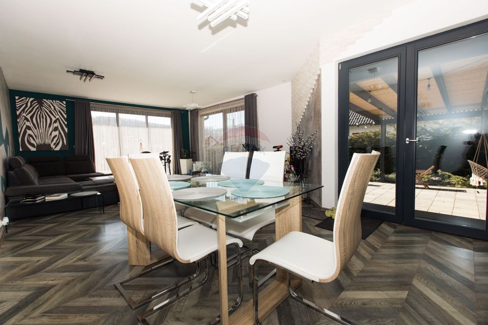 Casă Superbă - Independentă Energetic