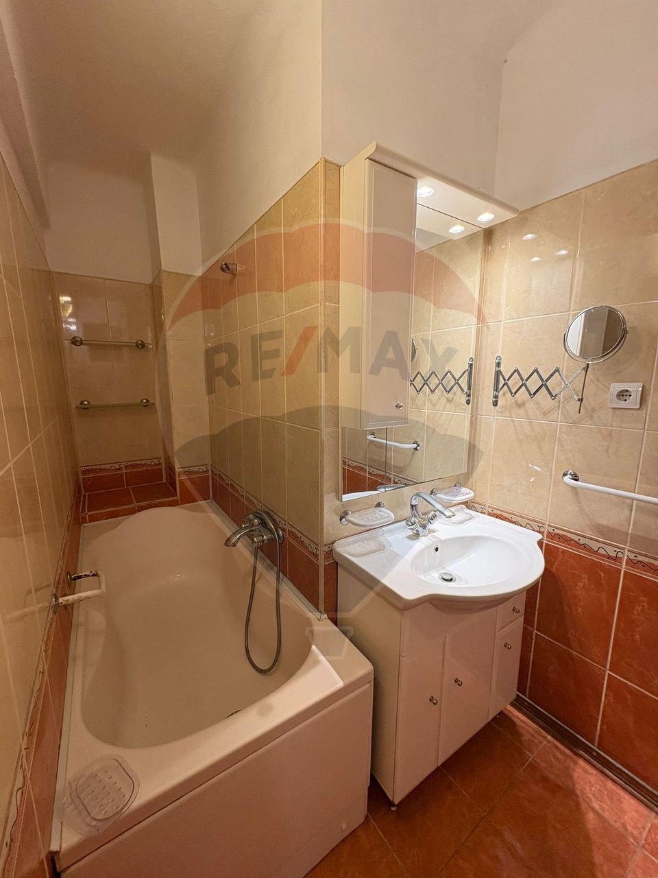 3 room Apartment for rent, Romanilor area