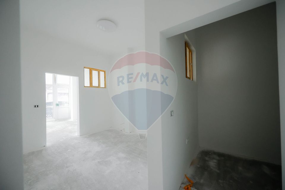 56sq.m Commercial Space for sale, Rogerius area