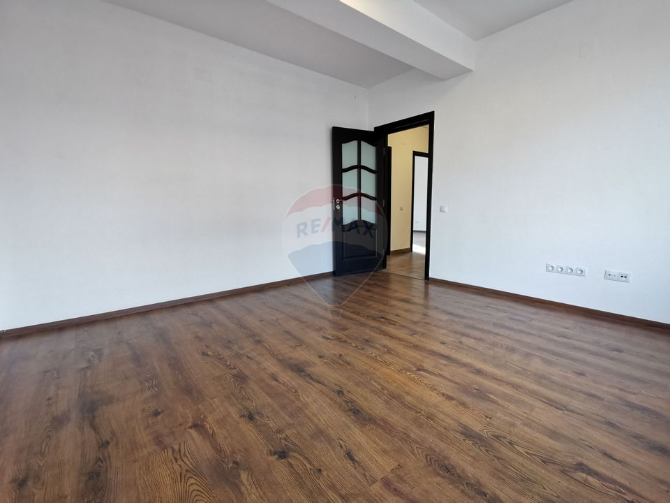77sq.m Office Space for rent, Plopilor area