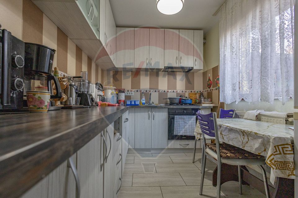 Casă / Vilă cu 6 camere de vânzare în zona Sagului