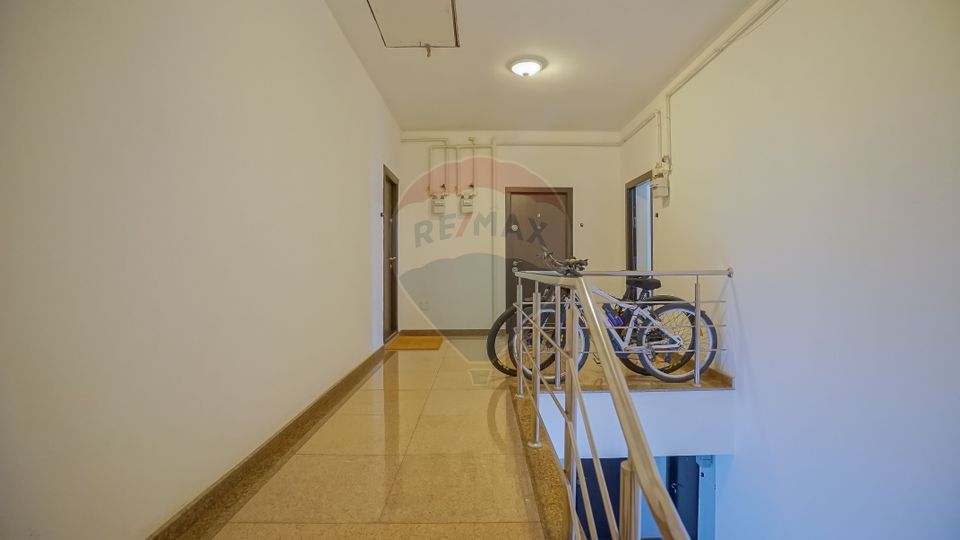 !! VANDUT !!  Apartament spațios, terasă proprie, Tractorul, Brașov
