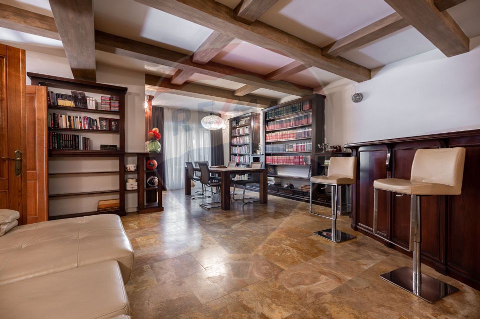 Casă spectaculoasă în Mediaș – reședința antrenorului Cristi Pustai