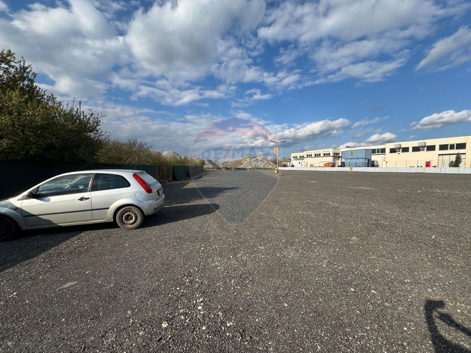 Presentation of Land for Sale – Mixed Area of Housing and Services