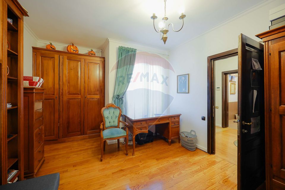 Casă / Vilă cu 5 camere de vânzare în zona Dealuri Oradea