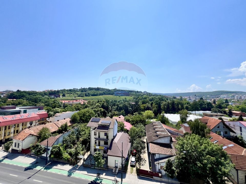 Apartament de 3 camere finisat, cu 2 parcari cu CF,  pe Calea Manastur