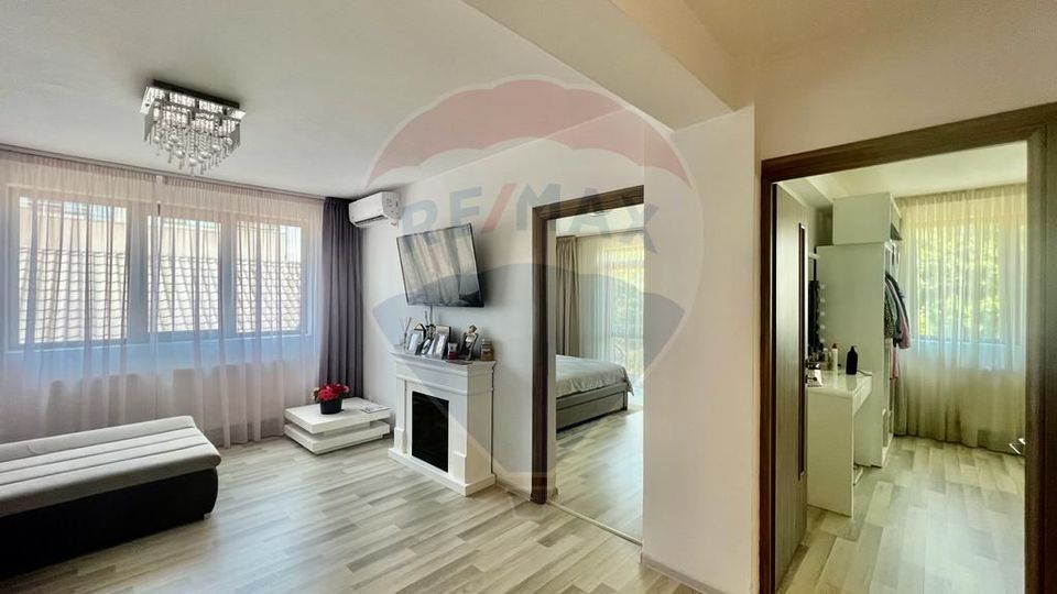 Apartament cu 3 camere si balcon - zona Bd. Laminorului