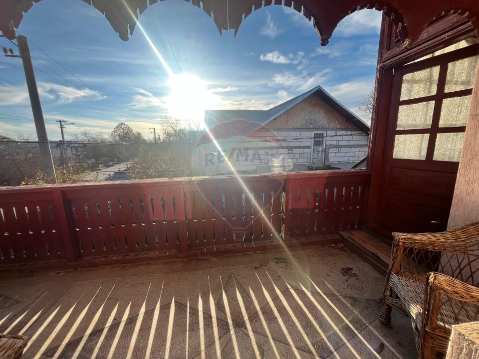 Casa cu 5 camere de vanzare in Priseaca 450 mp teren