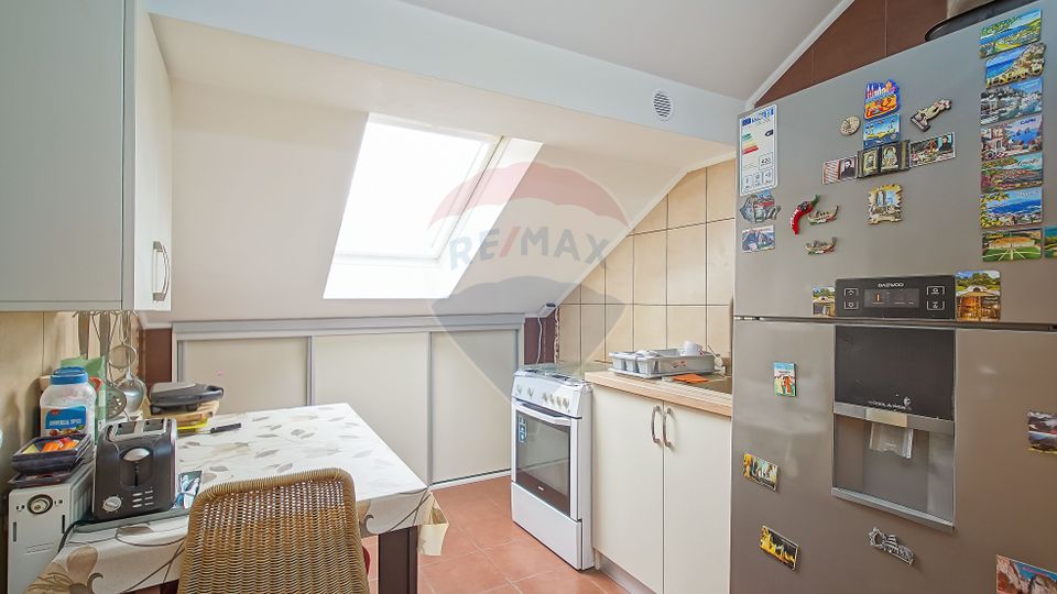 Vilă cu Teren Generos - Tractorul, Potrivită pentru Locuit sau Afacere