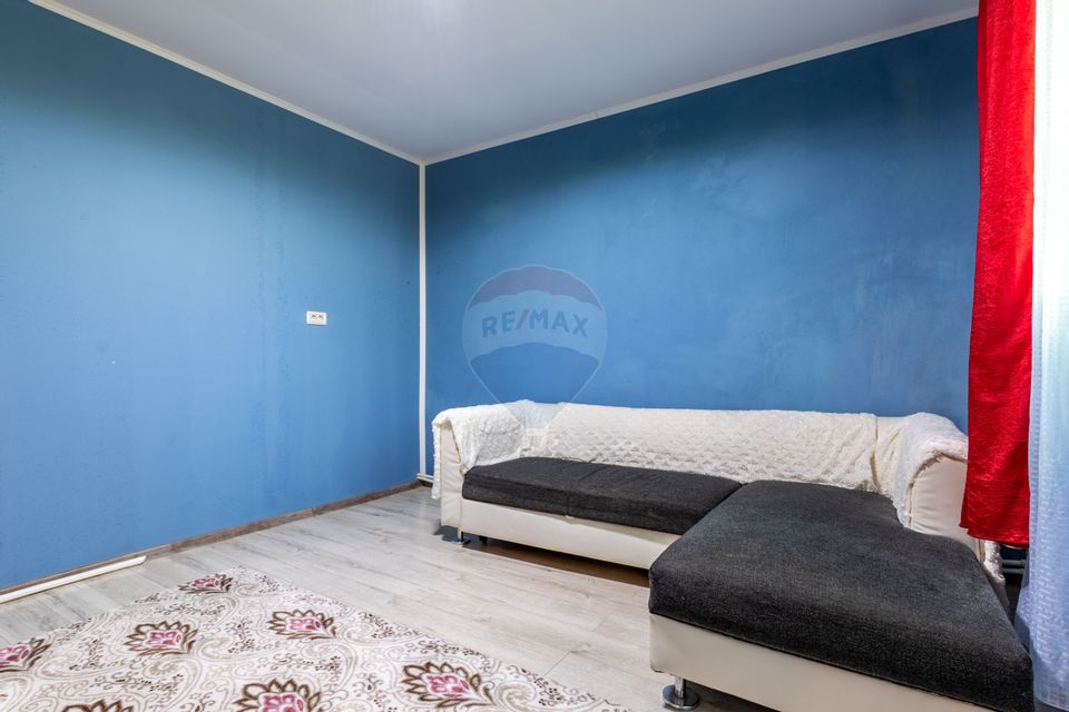 Proprietate versatilă cu casă, două hale și teren generos