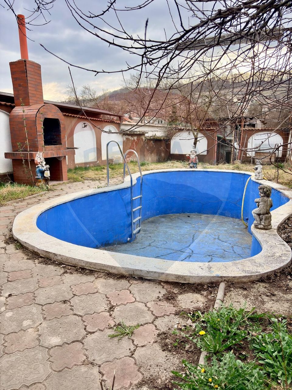 Casă cu curte generoasă și multiple posibilități – zona Moșnei