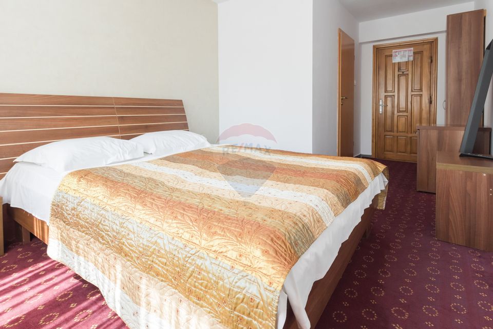 Hotel cu 23 unități de cazare, 2 săli de ședință, locație excelentă