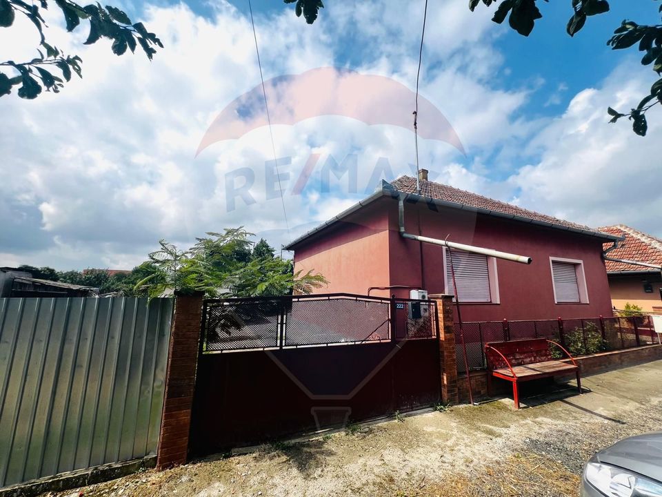 Casă 4 camere 1672 mp teren in Horia