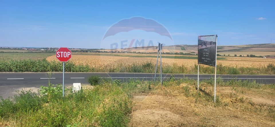 Land 70,000sqm Maderat / Strada principala