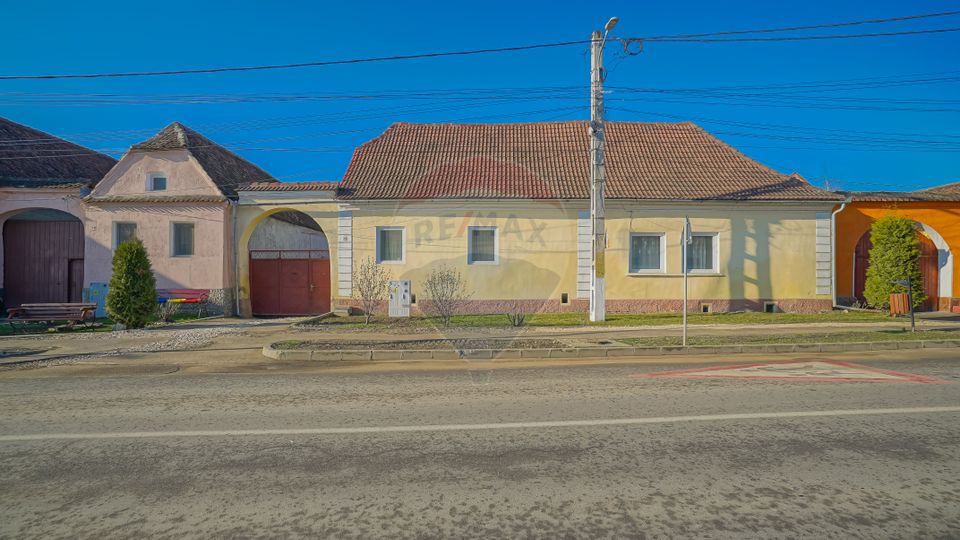 Ultracentral , Cristian, locuinta saseasca, curte comuna