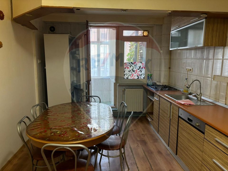 Apartament cu 4 camere de închiriat în zona Craiovita Noua