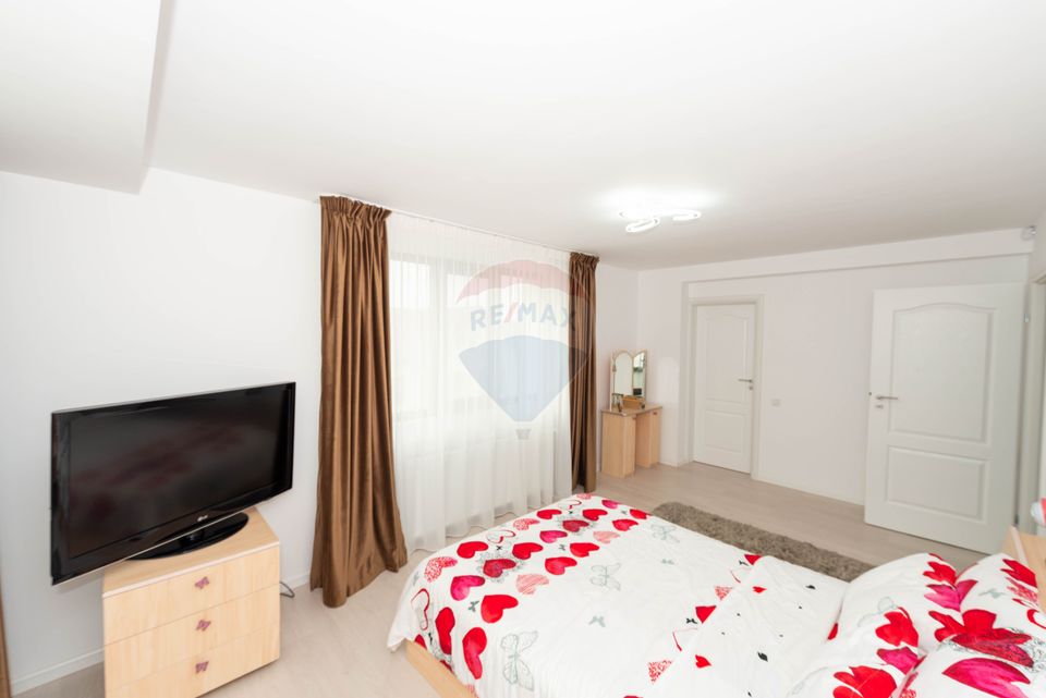 House - Villa 4 rooms in Pantelimon Magic Lake, Cernica forest