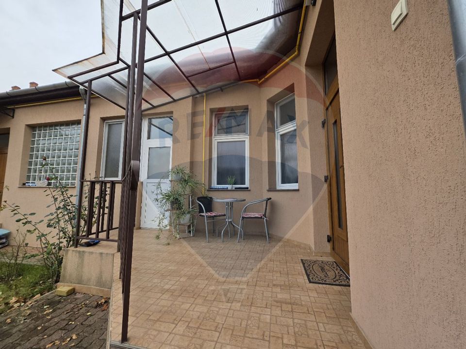Inchiriere casă cu terasa si curte zona Piata Mica Spitalul Judetean