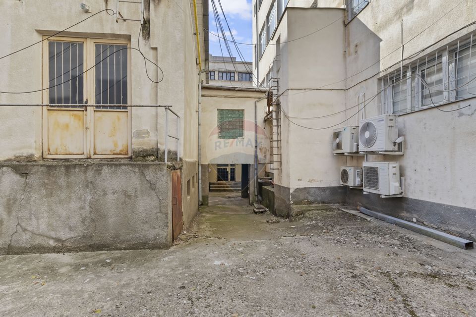 Cladire unica cu destinatii multiple de vanzare Ultracentral Arad