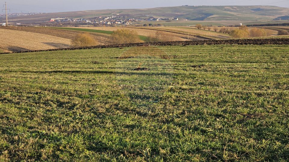 Teren extravilan 10200mp Stroiesti / Soseaua DN17, Suceava