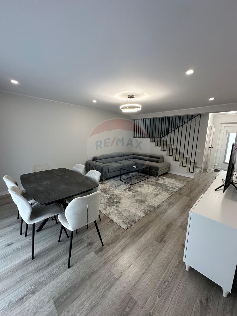 CASA DE LUX  4 CAMERE DE INCHIRIAT SELIMBAR