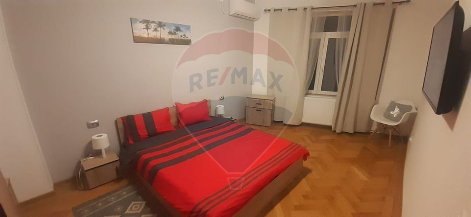 Apartament cu 4 camere de vânzare Sala Palatului