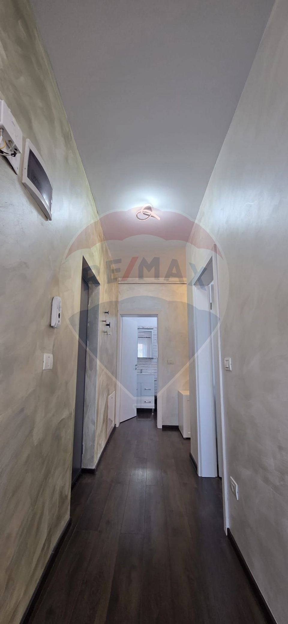 Apartament cu 3 camere de închiriat