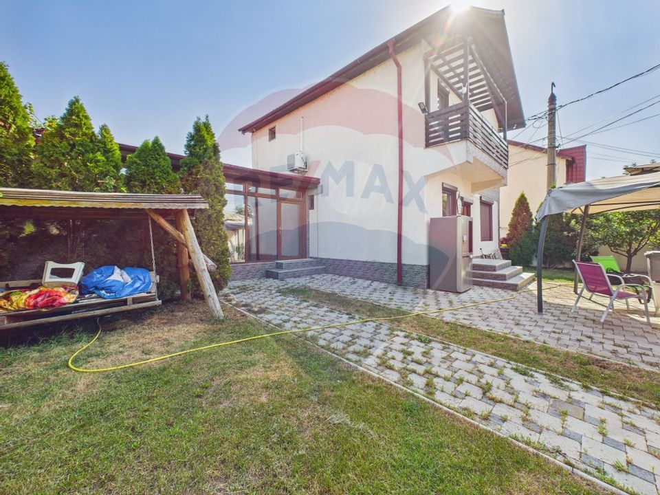 Casă / Vilă cu 4 camere de vânzare în zona Est