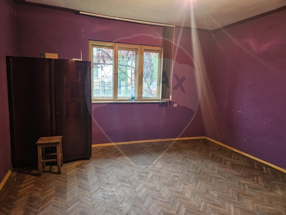 Casă / Vilă cu 4 camere de vânzare