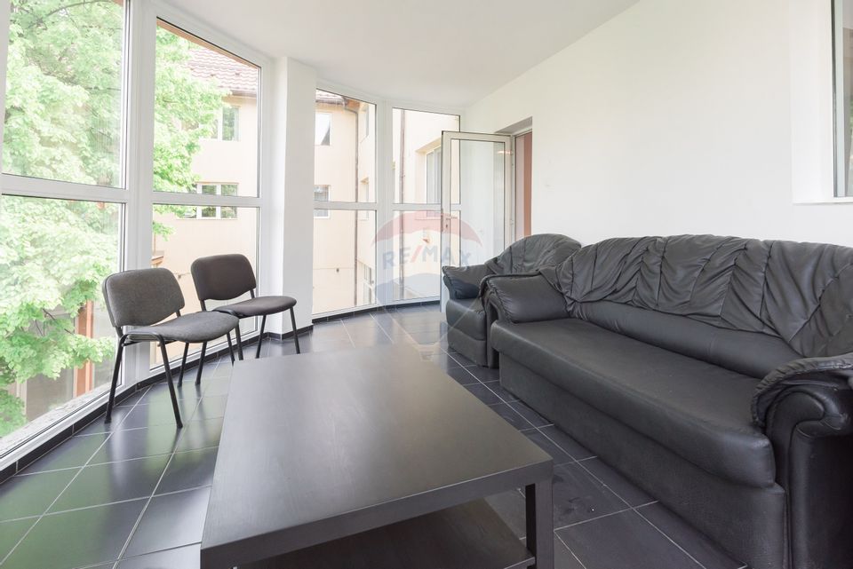 Hotel cu 23 unități de cazare, 2 săli de ședință, locație excelentă