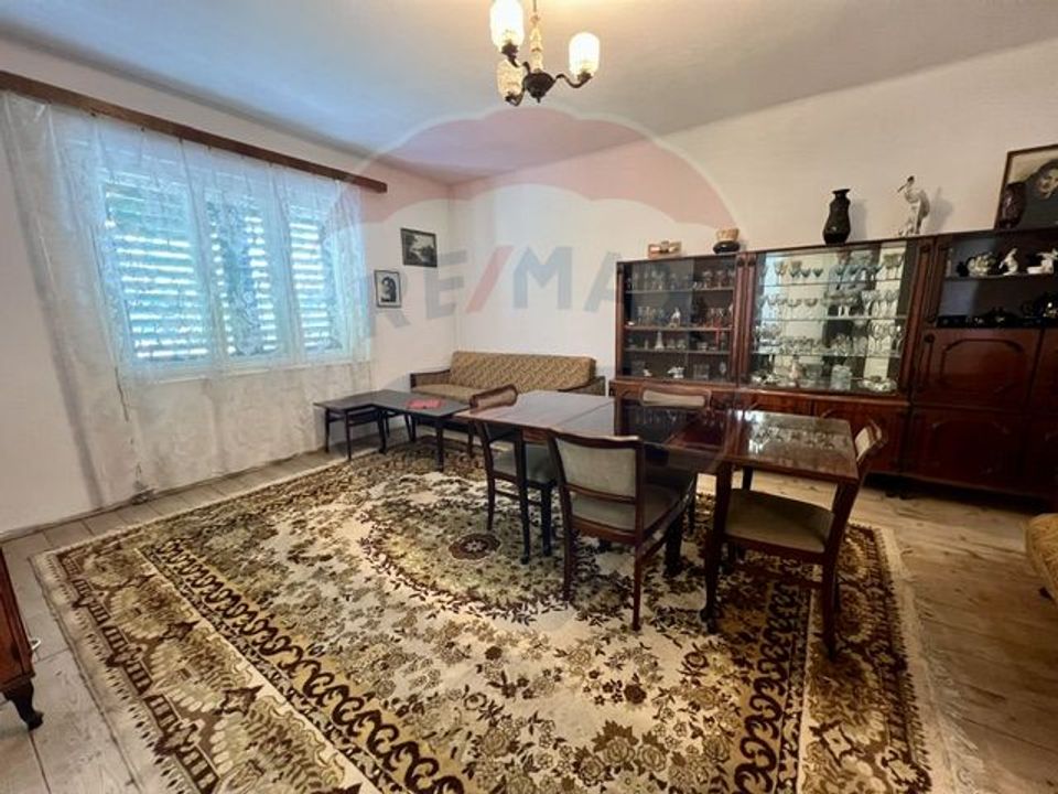 Apartament la casa de vanzare