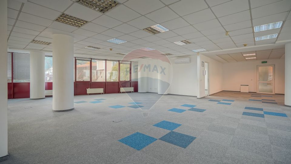 230sq.m Office Space for rent, Ultracentral area