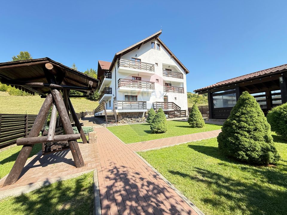 Pensiune cu 14 camere de vânzare Bucovina lângă pârtia Pojorata Malini