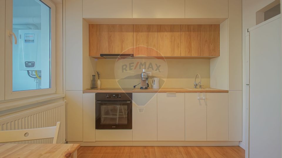 Apartament cu 3 camere de închiriat B-dul Victoriei