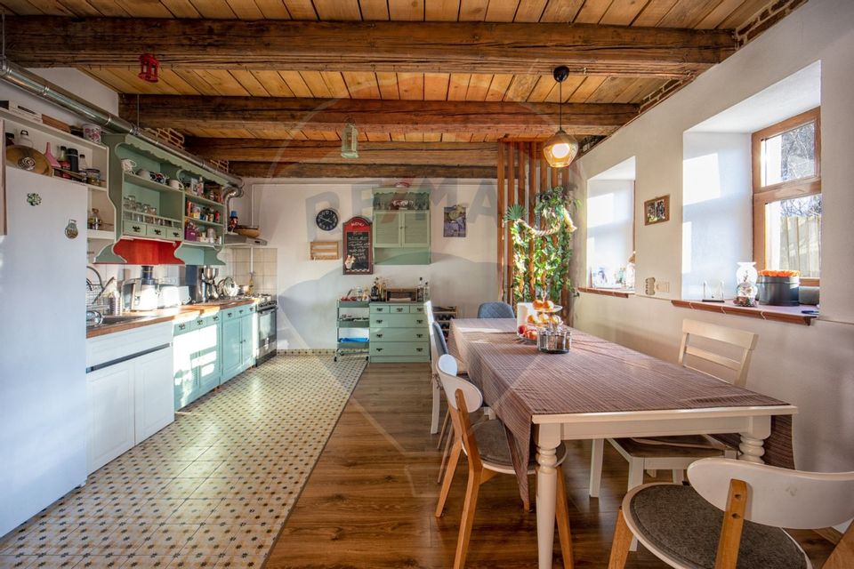 Casă cu două corpuri, teren 835 mp, str. I.L. Caragiale, Râșnov