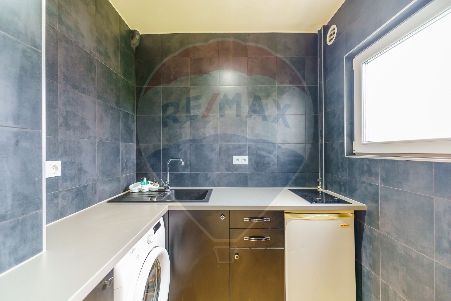 Garsoniera , inchiriere in Arad, Malul Muresului RMX90101 RE/MAX Romania