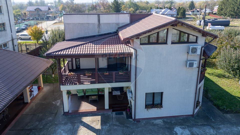 Vilă cu 7 camere de vânzare în zona Centrală Orașul  BUHUȘI