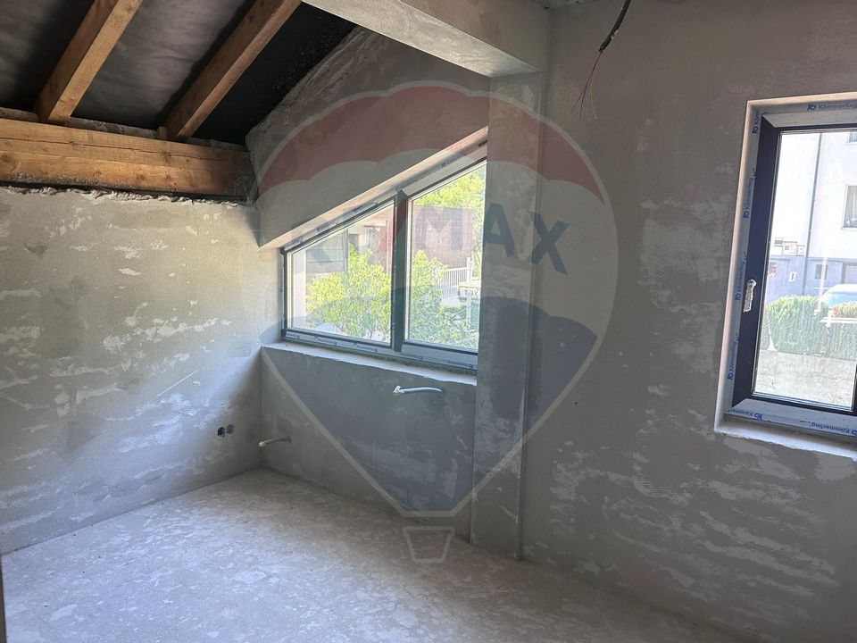 VILA NOUA DE VANZARE in zona Parcul Mare (Regina Maria)