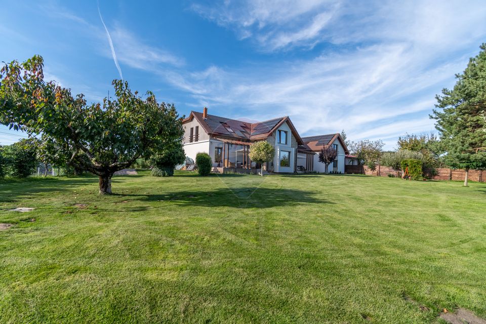 Proprietate exclusivista de vanzare: 2 case | 9 camere | 2000 mp teren