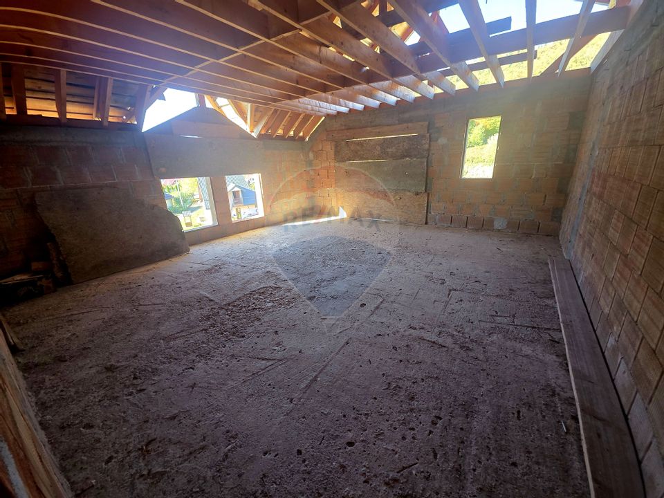 Casă / Vilă cu 5 camere de vânzare