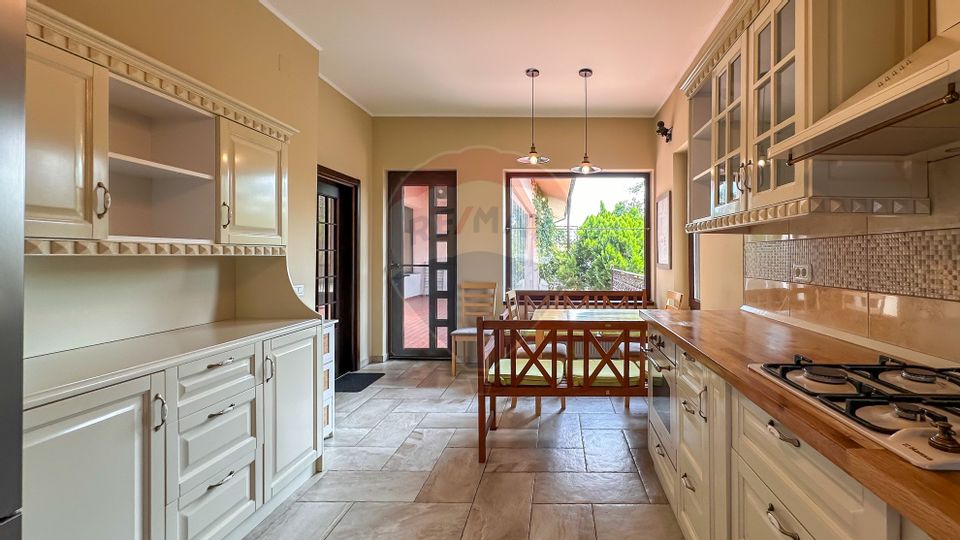 Vila cu doua unitati locative de inchiriat în zona de Nord / Sisesti