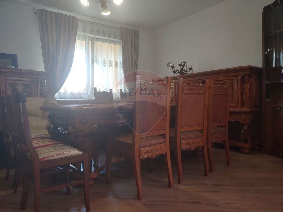 Casă / Vilă de lux cu 5 camere de vânzare în Vadu Moldovei, Suceava
