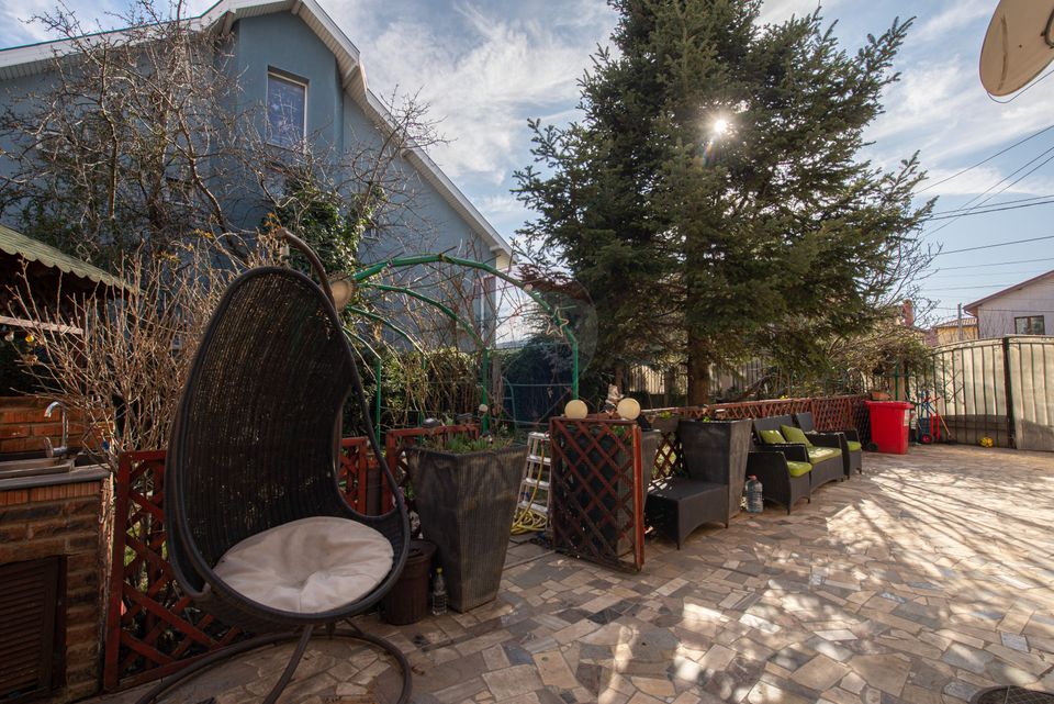 Detached house S+GF+1+M courtyard of 460sqm Ghencea sector 6