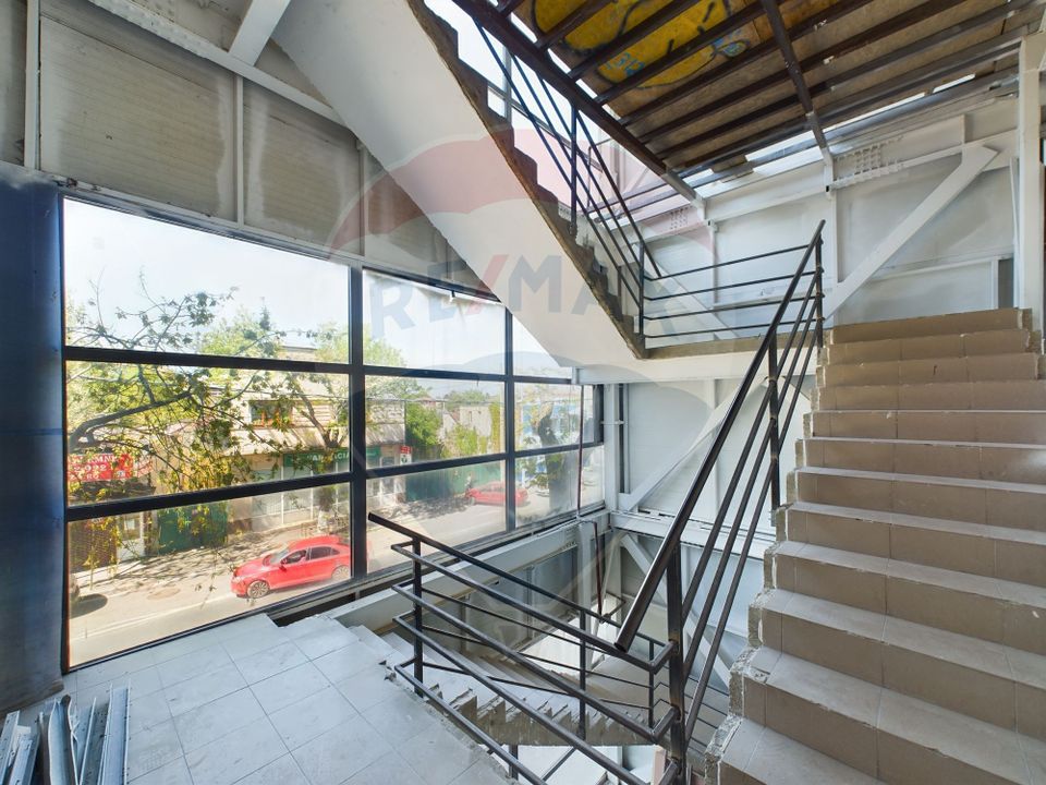 Building of commercial spaces for sale, Colentina-Andronche-Fundeni