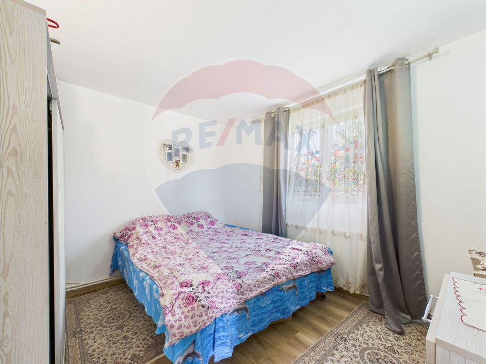 Hala, teren 5000 mp si casa in Potlogi- 38 km pana in Bucuresti