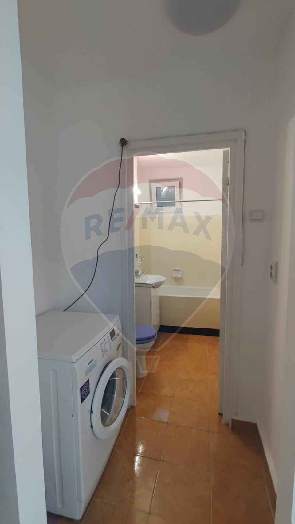 De inchiriat apartament 3 camere spatios  etaj 1 Splaiul Crisanei