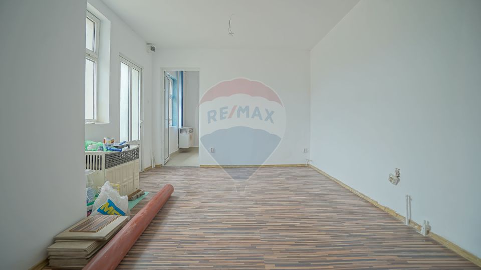 REZERVAT!Spațiu comercial sau de birouri, plus teren, Centru Săcele