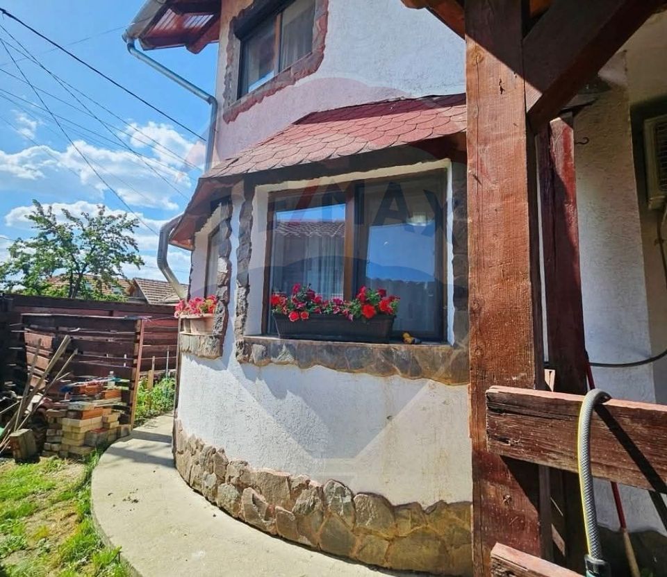 Casă 6 camere si curte, zona Metro Oradea, de vanzare