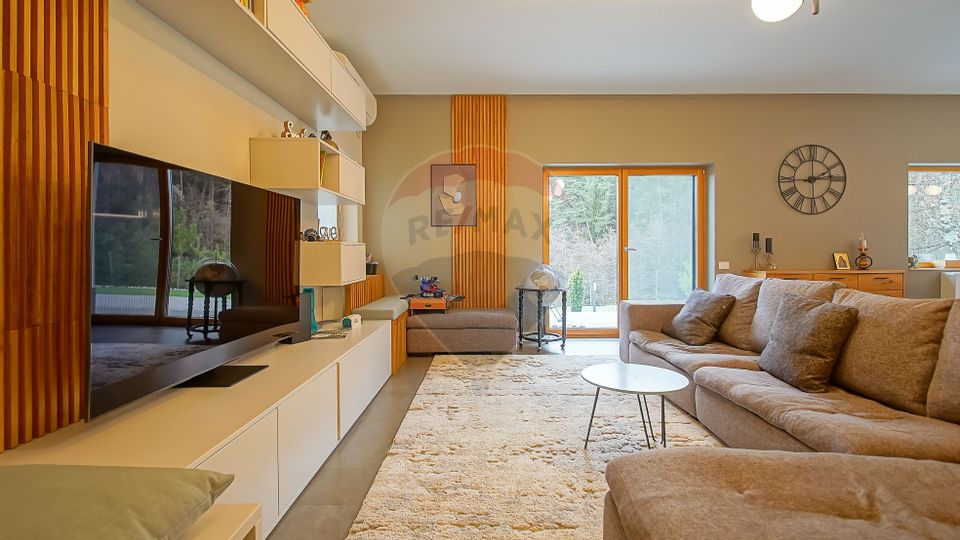 Vila moderna cu vedere spre padure Poiana Angelescu